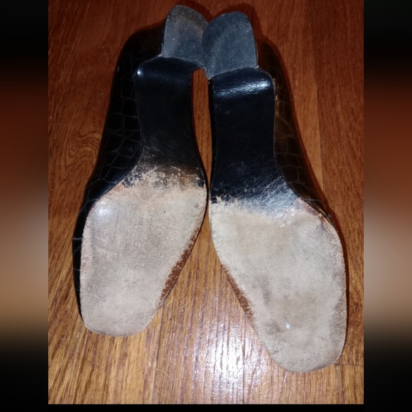 Stuart Weitzman brown croc heels - Picture 4 of 5